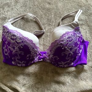 Victoria’s Secret lace bra size 34D